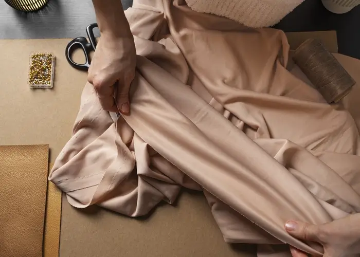 Designers are testing the elasticity of satin cloth